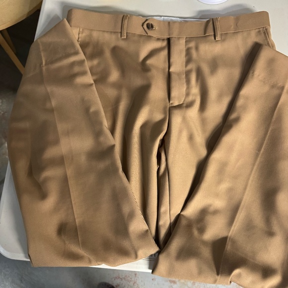 Men's 3 pc Suit - Braveman Carmel color size 40R with Green Tie- only worn once - Picture 8 of 10